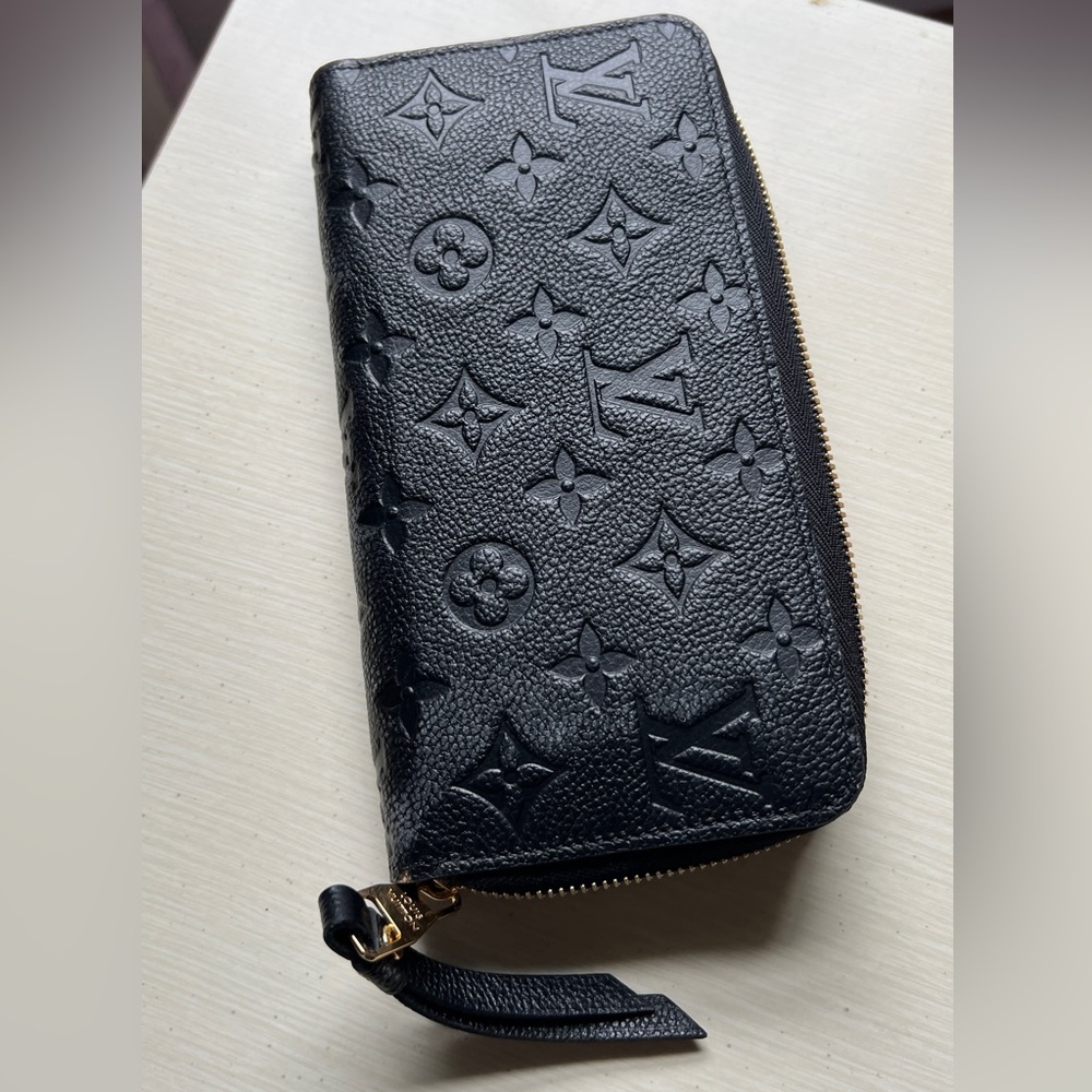 Louis Vuitton Zippy Wallet M61864